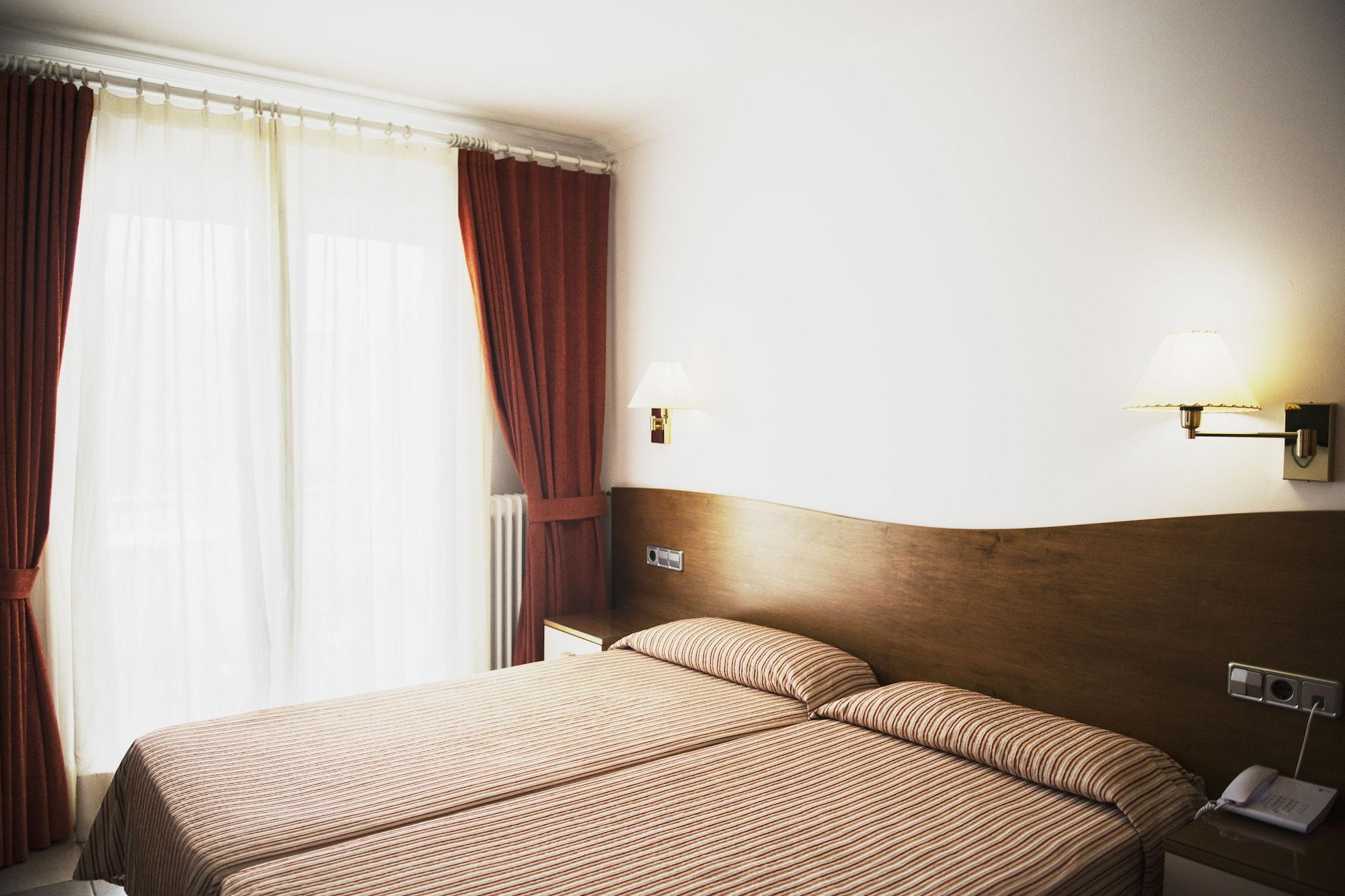 Hotel Santa Anna L'Estartit Exteriör bild